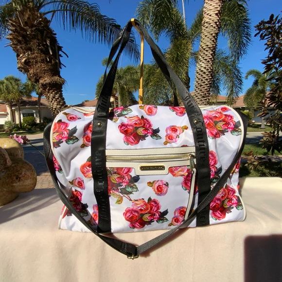 Juicy Couture Duffle Bag White / Pink Roses Nylon Travel Bag Shoulder/Hand Strap - Picture 2 of 16